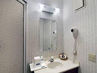 High Point Arcadia Inn Room photo